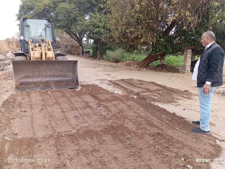 ضمن الخطة الاستثمارية .. محافظ المنيا يتابع أعمال رصف ورفع كفاءة الطرق بالمراكز