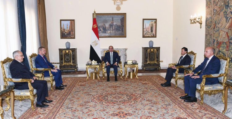 السيسي يستقبل رئيس اللجنة البارالمبية الدولية