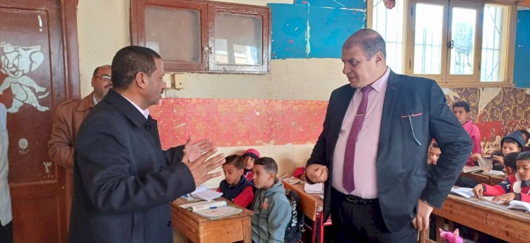وكيل تعليم قنا يتابع سير انتظام الدراسة بمدرسة الرزقة الإبتدائية