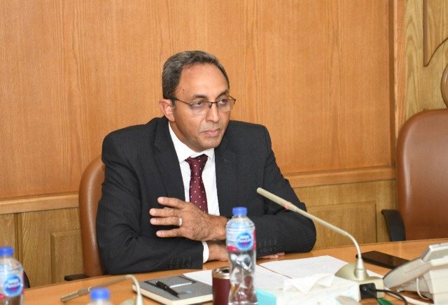 محافظ قنا يوافق على تخصيص 64 ألف متر لإقامة مشروعات خدمية