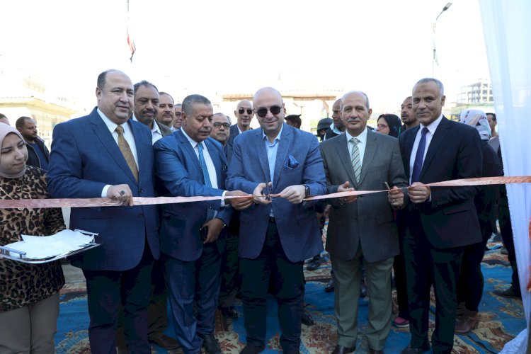 محافظ بني سويف يفتتح سوق اليوم الواحد لتوفير السلع الأساسية بأسعار مُخفضة