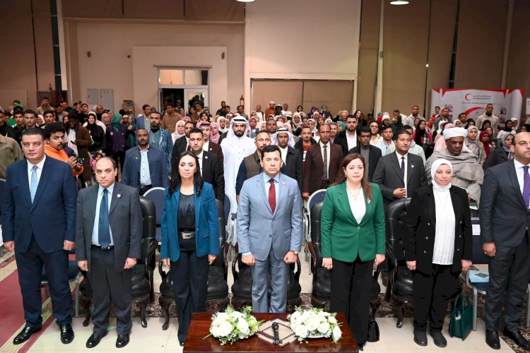 "مايا" تدشن مبادرة الهلال الأحمر المصري "بإيديك تنقذ حياة" داخل مراكز الشباب