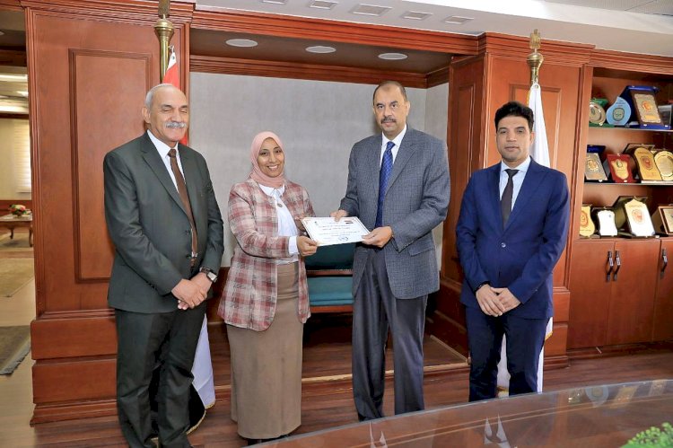 محافظ سوهاج يكرّم أعضاء لجنة الخريطة السياحية