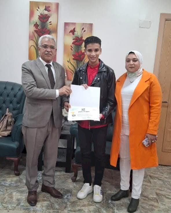 تكريم الطالب" شهاب" صاحب المركز الثاني جمهورية فى مسابقة " اكتشف التاريخ " بالإسماعيلية