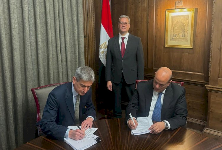 وزير البترول  يبحث مع باريك جولد تعزيز استثماراتها في البحث عن الذهب