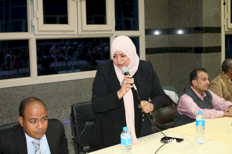 رئيس جامعة جنوب الوادى يلتقى بطالبات المدن الجامعية