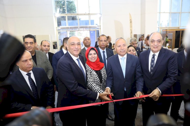 ""رحمي ومحافظ القاهرة"يفتتحان معرض صنع في دمياط للاثاث