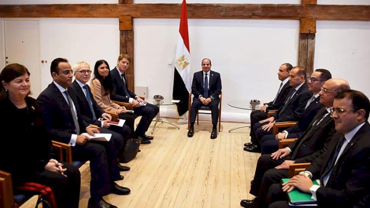 السيسي يلتقي رئيس مجلس إدارة مجموعة شركة "أيه بي موللر ميرسك" الدنماركية