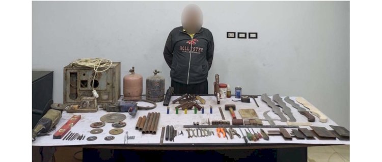 ضبط عامل لقيامه بإدارة ورشة لتصنيع الأسلحة بالجيزة