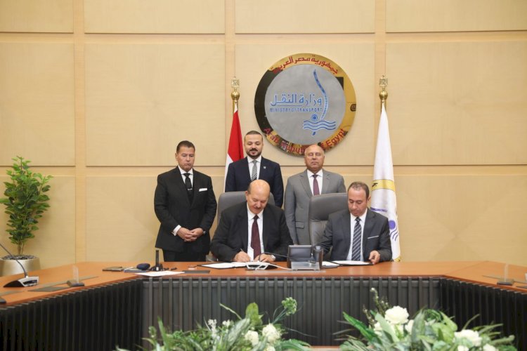 توقيع عقد اتفاق مؤسسون لإنشاء أول مشروع فى مصر لتخريد السفن بميناء دمياط 