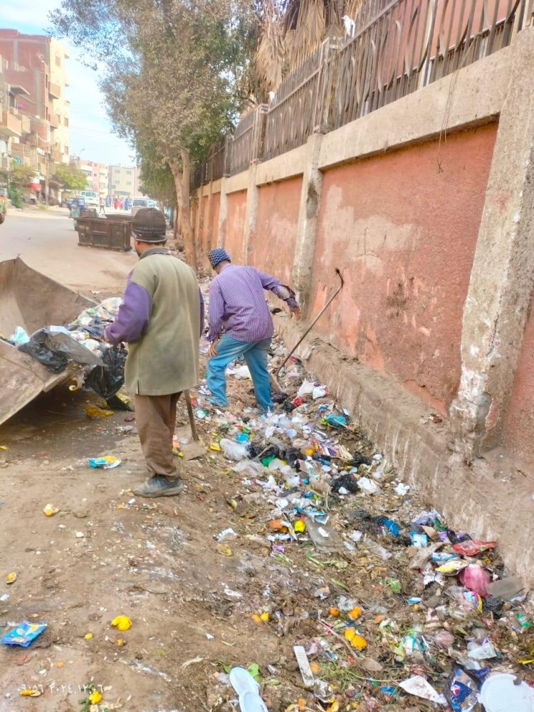 حملات مكثفة للنظافة وصيانة دورية لأعمدة الإنارة بـ ٧ مراكز بالمنيا