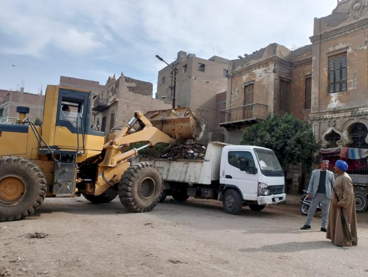 حملات مكثفة لرفع الإشغالات ومتابعة رخص المحال العامة بمراكز المنيا