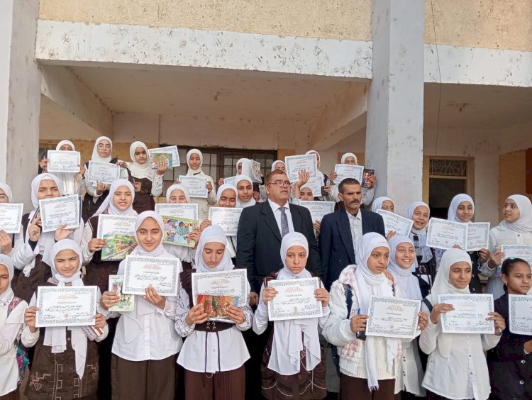 إيثار عبد القادر حفيدة الشاعر محمد عبد القوي الأولى على مدرسة بني عامر الإعدادية