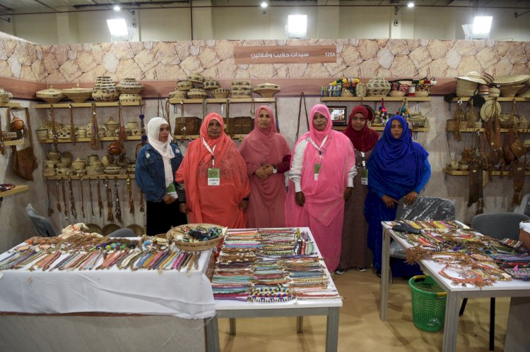 سيدات حلايب وشلاتين في معرض تراثنا: مشغولاتنا بدوية صديقة للبيئة