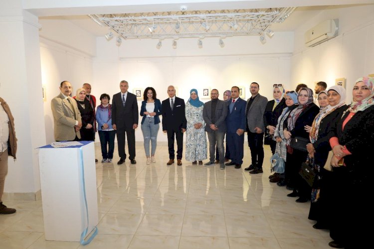 رئيس جامعة المنيا يفتتح 3 معارض بكلية التربيه الفنيه ويشيد بالأعمال المعروضة