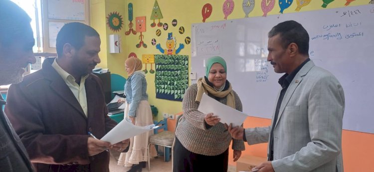 مدير عام التعليم بأبوتشت يشدد بعدم تواجد الباعة الجائلين أمام أبواب المدارس