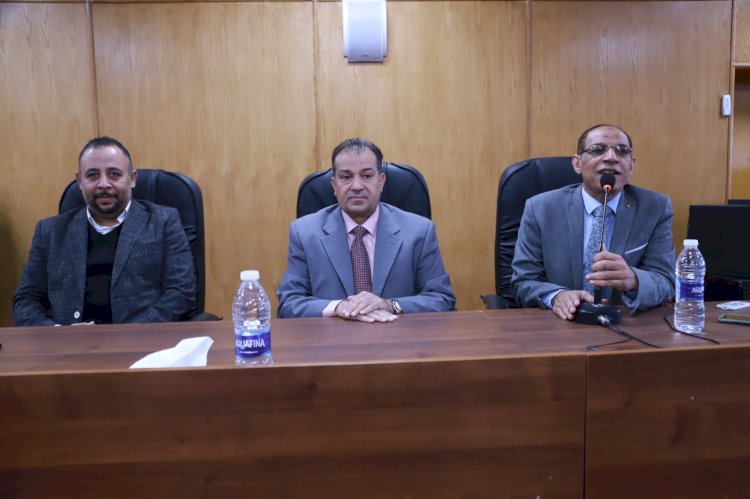 رئيس  جامعة جنوب الوادي يناقش المشروعات التطويرية بالمستشفيات الجامعية