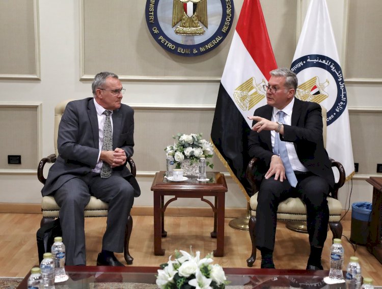 وزير البترول بحث مع كايرون خططها المستقبلية في البحر المتوسط