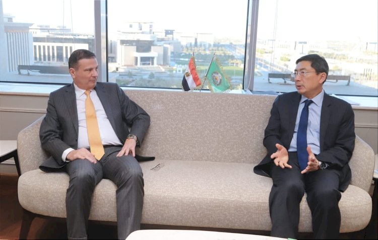 وزير الزراعة يبحث مع سفير سنغافورة التعاون الزراعي