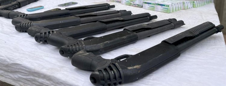 ضبط كميات كبيرة من المواد والأقراص المخدرة وألاسلحة