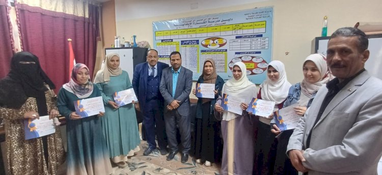 تكريم مدير مدرسة وعدداً من المعلمين وإحالة موجه للتحقيق بابى تشت