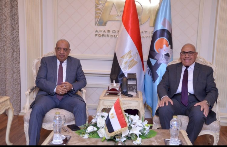 عصمت ومختار يشهدان عقد إنشاء مشروع صناعي مشترك للألواح الشمسية