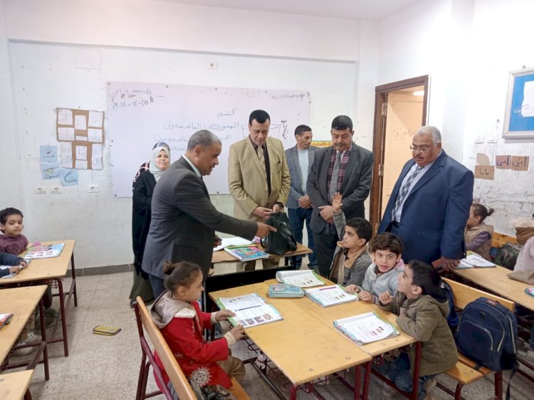 وكيل وزارة التعليم بسوهاج  يتابع انتظام الدراسة بمدارس ساقلتة