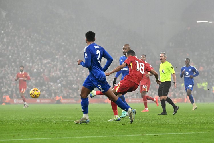 ليفربول يفوز على ليستر سيتى ويطير بصدارة البريميرليج