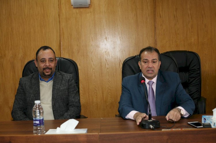 رئيس  جامعة جنوب الوادي يعقد اجتماعا لمتابعة المشروعات  بالمستشفيات الجامعية