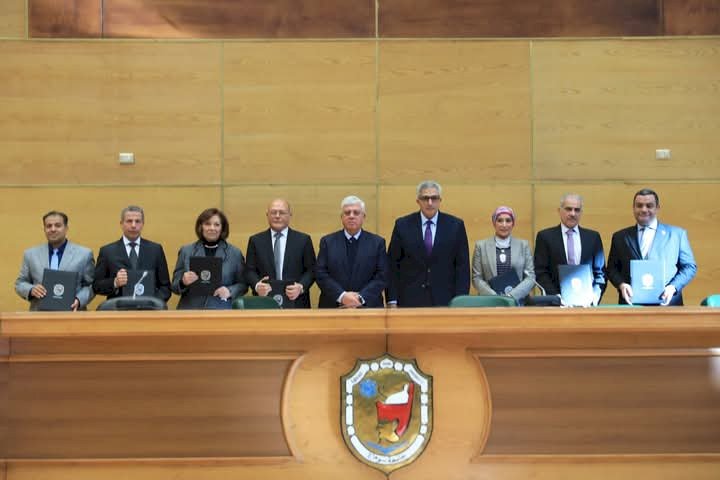 جامعة أسوان تشارك  بمؤتمر الاستثمار فى البحث العلمي  بجامعة سوهاج