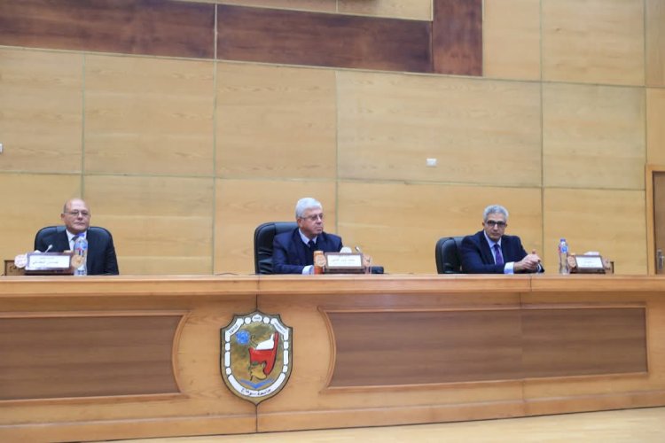 رئيس جامعة المنيا يُشارك في افتتاح مؤتمر الاستثمار في البحث العلمي بسوهاج