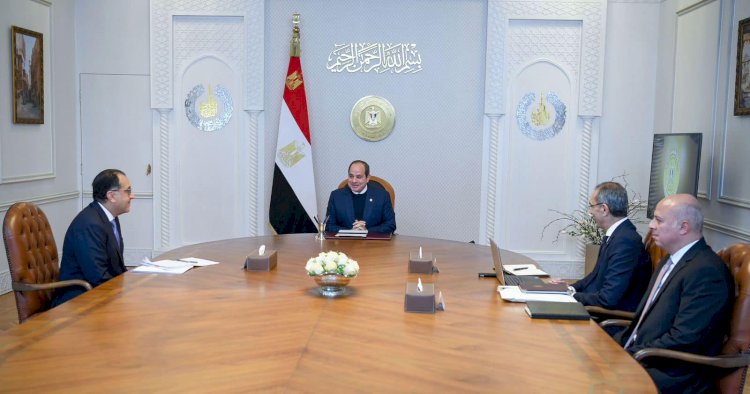 السيسي يجتمع برئيس الوزراء ووزير الاتصالات لمتابعة تطوير صناعة التعهيد