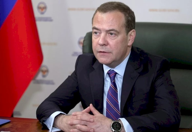 ديميتري لترامب: كن متحضرا وإشتري جرينلاند وكندا وبريطانيا بدلا من التصريحات الجوفاء