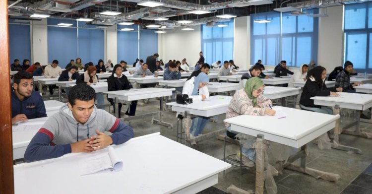 الدكتور عصام فرحات يتفقد لجان امتحانات كليات جامعة المنيا الأهلية