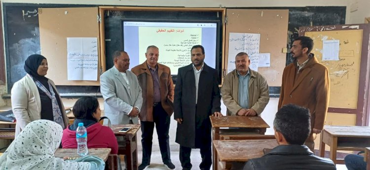 مدير عام التعليم بأبوتشت يتابع برامج التأهيل التربوي  بمسابقة 30 ألف معلم