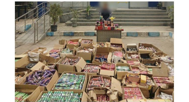 ضبط مخزن بداخله كمية من الألعاب النارية بالشرقية