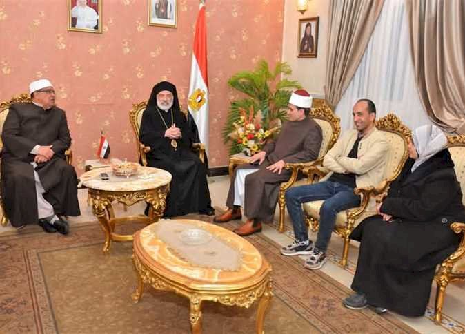 توافد قيادات الأزهر والأوقاف على الكنائس للتهنئة بعيد الميلاد في المنيا