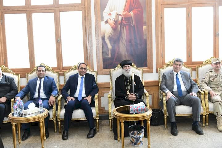 محافظ قنا يهنئ أقباط قوص بعيد الميلاد المجيد ويؤكد على وحدة الشعب المصري