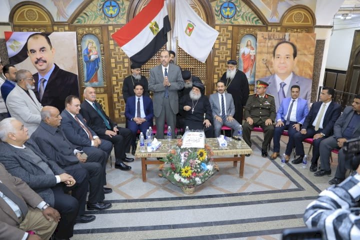 محافظ سوهاج يزور المطرانيات والكنائس ويقدم التهنئة للاقباط بمناسبة عيد الميلاد