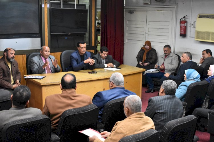 وكيل تعليم سوهاج يتابع الاستعدادات النهائية لامتحانات نصف العام