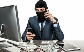 «معاكم خدمة العملاء يا فندم».. حيلة «مستريح المنيا» لاستقطاب ضحاياه