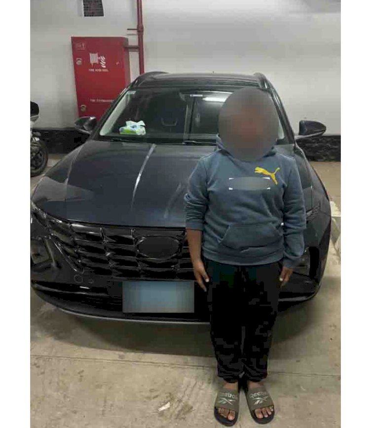 الشرطة تضبط صاحب سيارة يقودها طفل