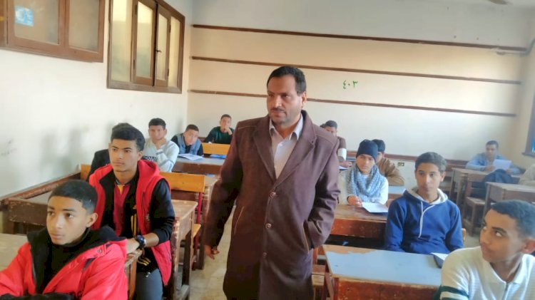 مدير تعليم بأبوتشت يتابع امتحانات المواد الغير مضافة للمجموع بالثانوية العسكرية والخدمات