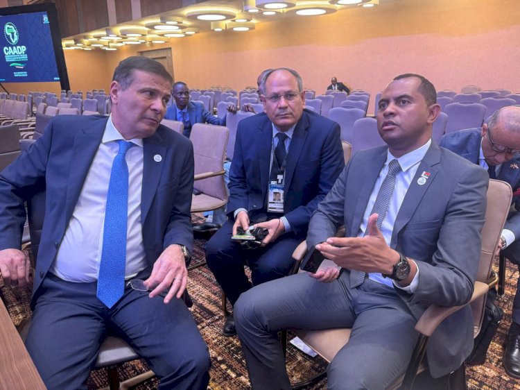 وزير الزراعة يواصل لقاءاته على هامش قمة الاتحاد الافريقي الاستثنائية