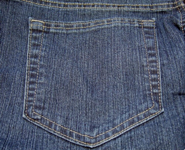 لماذا ملابس الرجال بها جيوب و ملابس النساء لأ؟