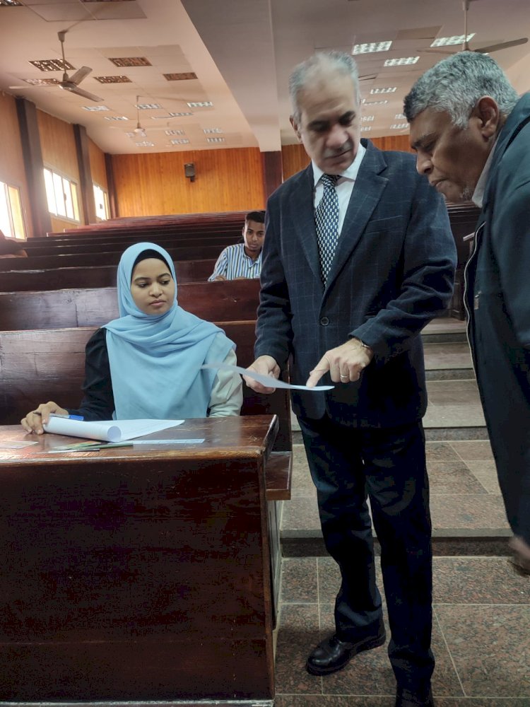 1000 طالب وطالبة يؤدون امتحانات الفصل الدراسي الأول بكلية دار العلوم جامعة أسوان