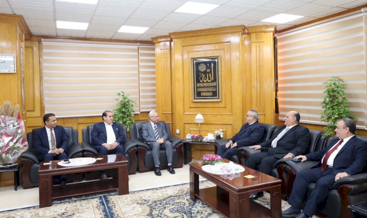 رئيس جامعة المنيا يستقبل  الدكتور احمد زايد مدير مكتبة الإسكندرية