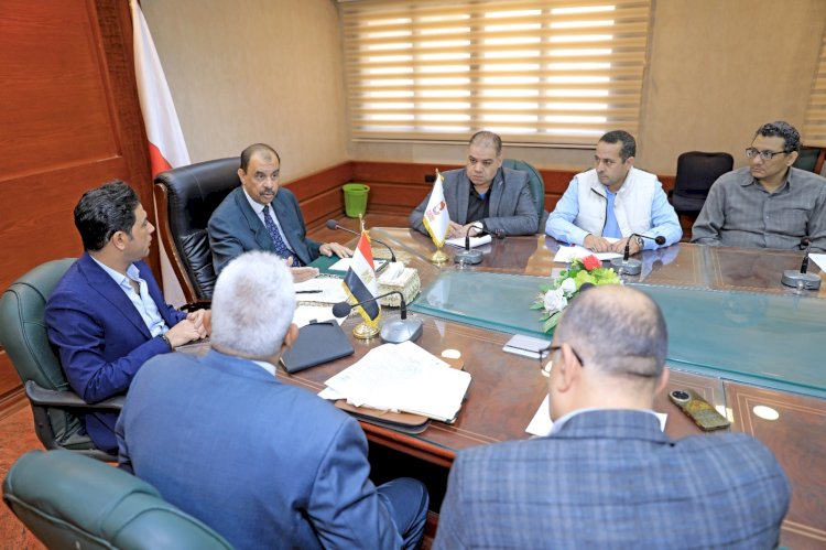 محافظ سوهاج يناقش إعادة تأهيل 16 ألف منزل بقرى المبادرة الرئاسية حياة كريمة