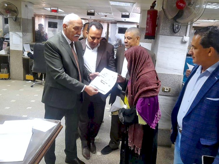 السكرتيرالعام يتفقد إجراءات تلقي طلبات التصالح بالمراكز التكنولوجية بسوهاج