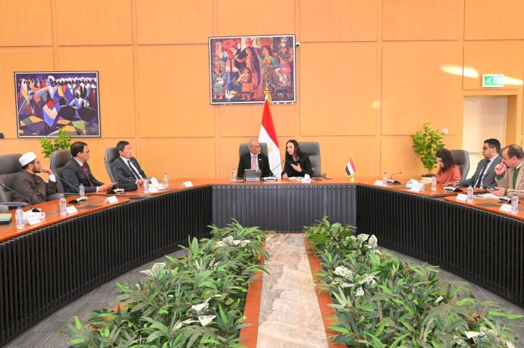 وزيرة التضامن تستقبل وزير التنمية الاجتماعية والأسرية بسنغافورة